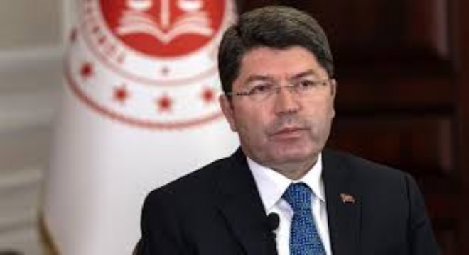 Bakan Tunç: Bayrağa Saldırı Soruşturmasında 14 Kişi Gözaltına Alındı