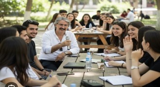 Prof. Dr. Bünyamin Aydemir’den Tiyatronun yeni sezonunda Gazze’ye hassasiyet çağrısı